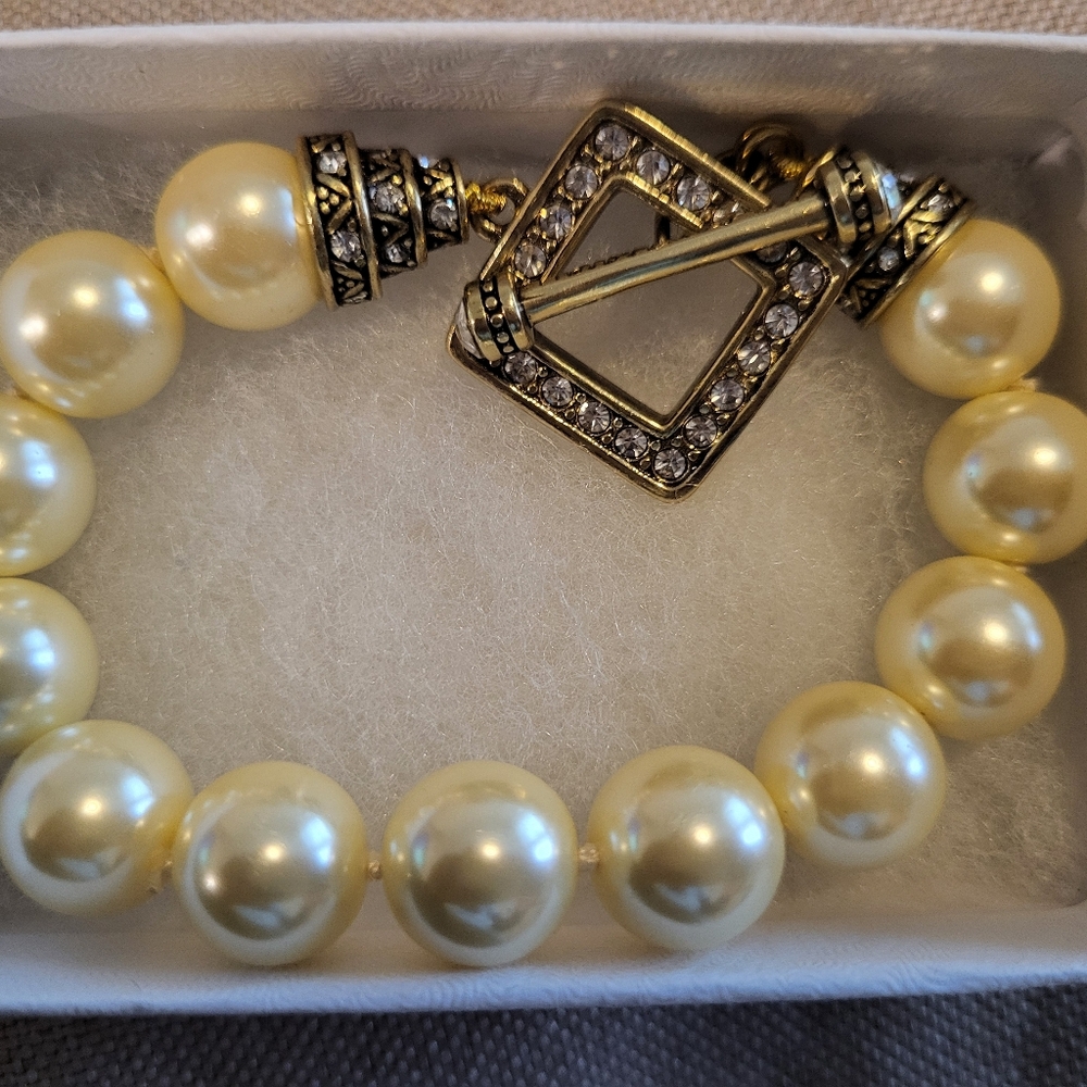 Heidi Daus "Lavish Layers" Beaded Crystal Deco Toggle Bracelet in Cream